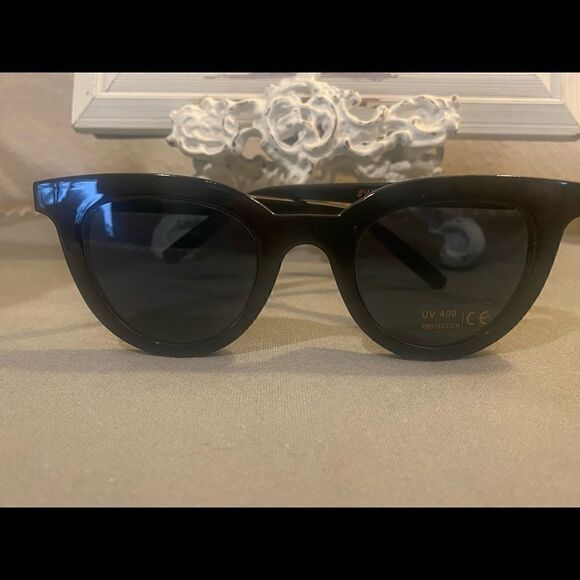 ROVE black cat eye sunglass UV 400 Protect… - Picture 4 of 10